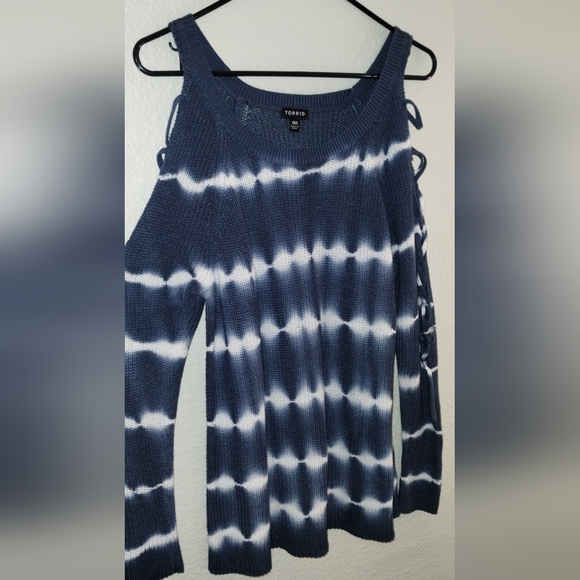 TORRID COLD-SHOULDER LACE-UP SLEEVE SWEATER, SIZE 00 ~ EXCELLENT CONDITION - Picture 8 of 16